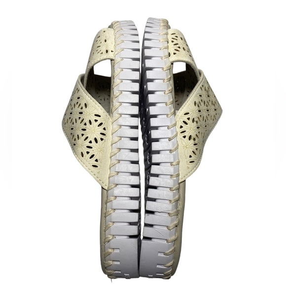 Isle Jacobsen Tulip Cross strap Platform Sandals - Picture 5 of 9